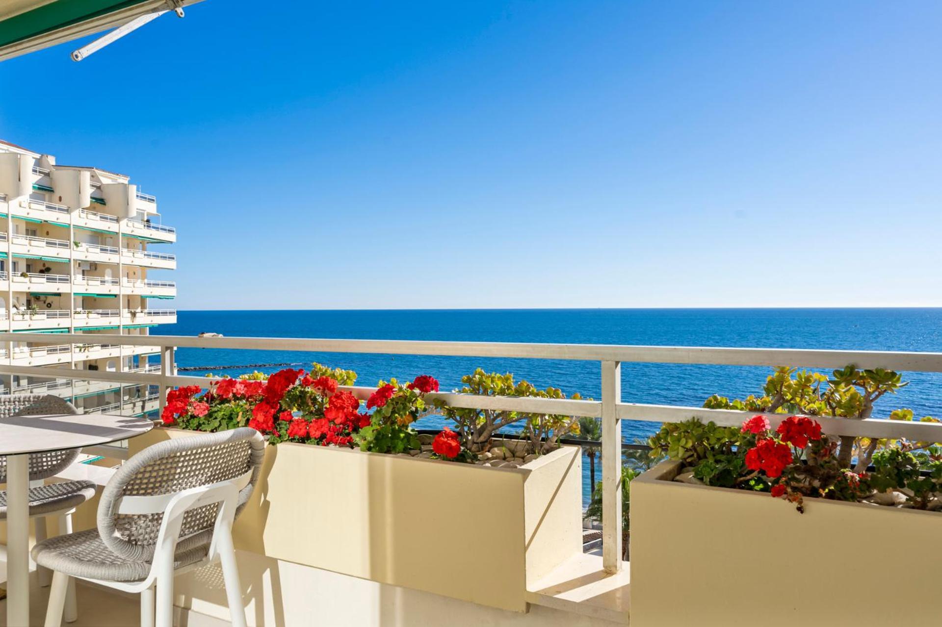 Front With Pool Appartement